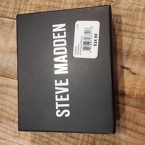 Genuine Leather Steve Madden Trifold Mens Wallet - Picture 6 of 6